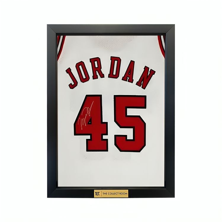 Michael Jordan signed Chicago Bulls White Jersey
