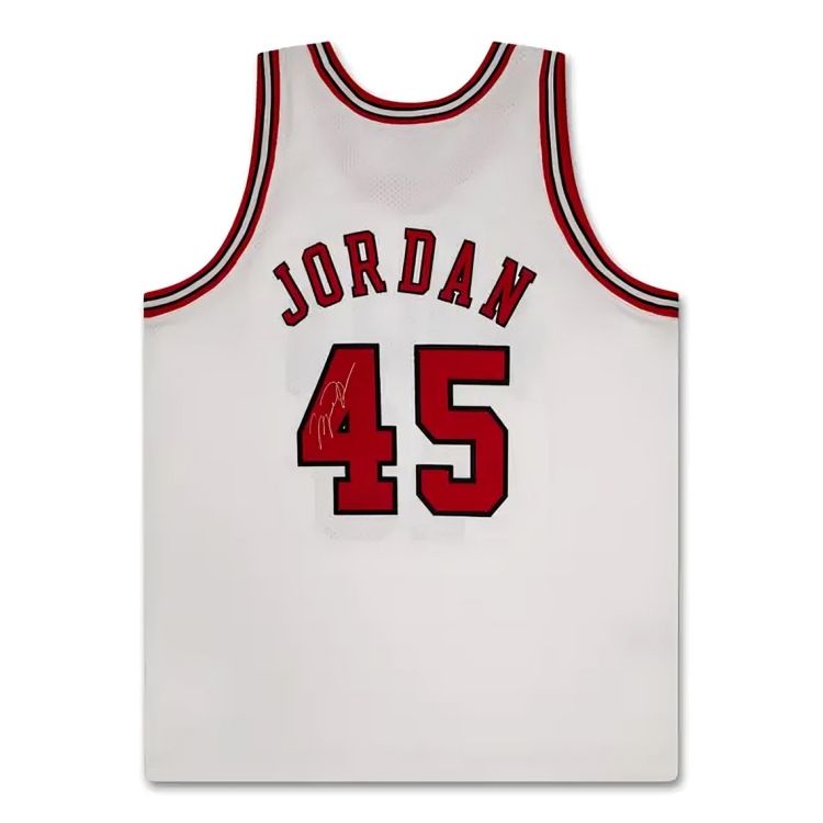 Michael Jordan signed Chicago Bulls White Jersey